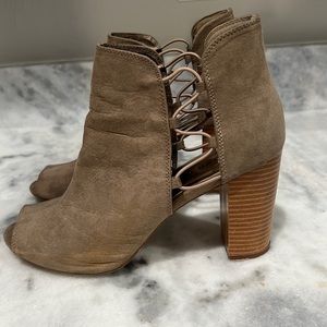 taupe heel, good condition
